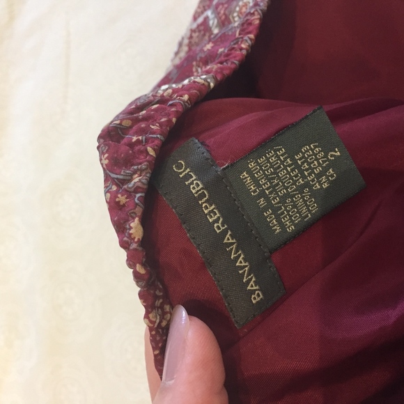 Banana Republic Pencil skirt 100% Silk size 2 - Picture 2 of 3